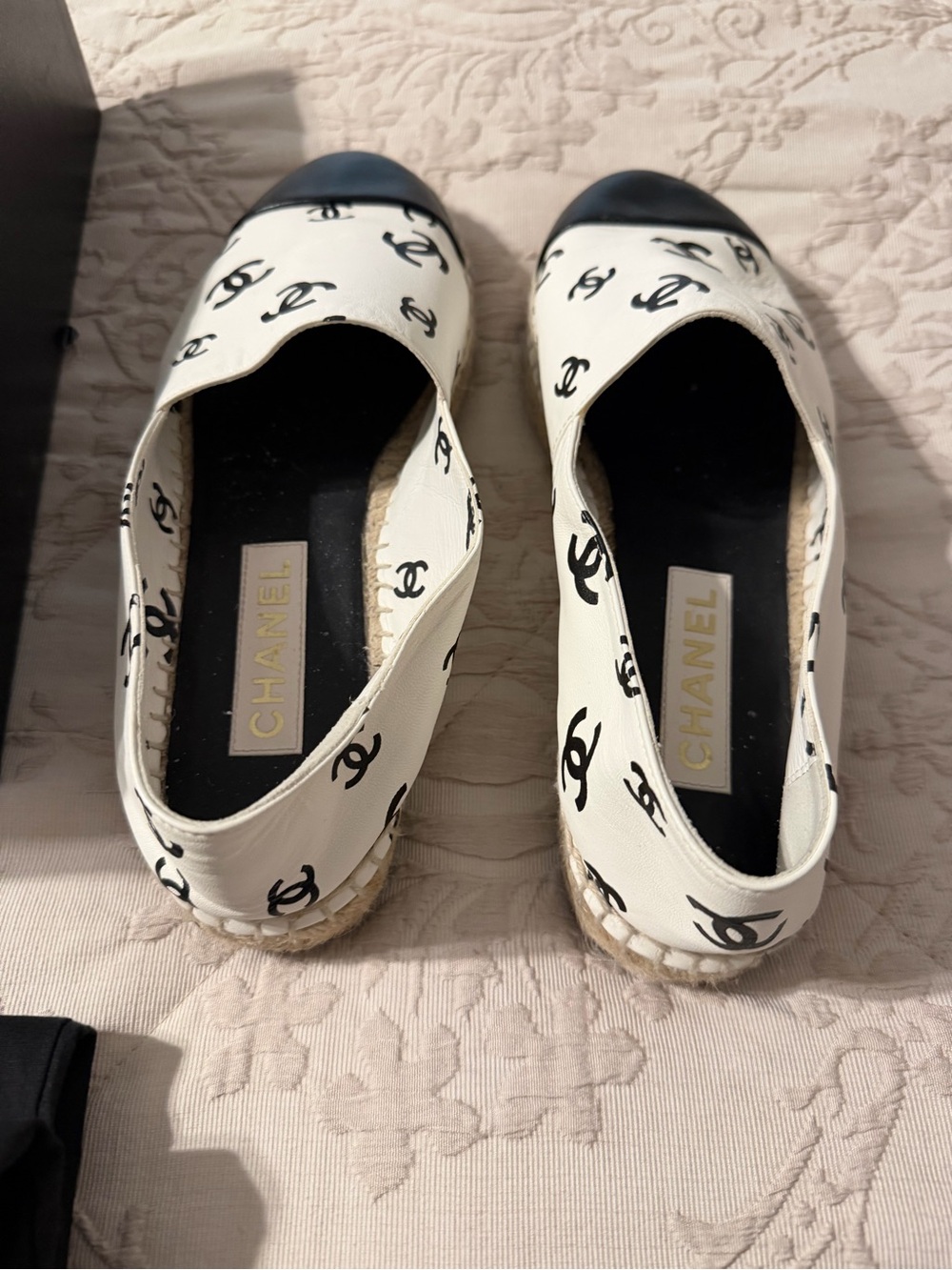 Chanel White & Black CC Espadrille Flats
With shoe bags and box
Used 4x